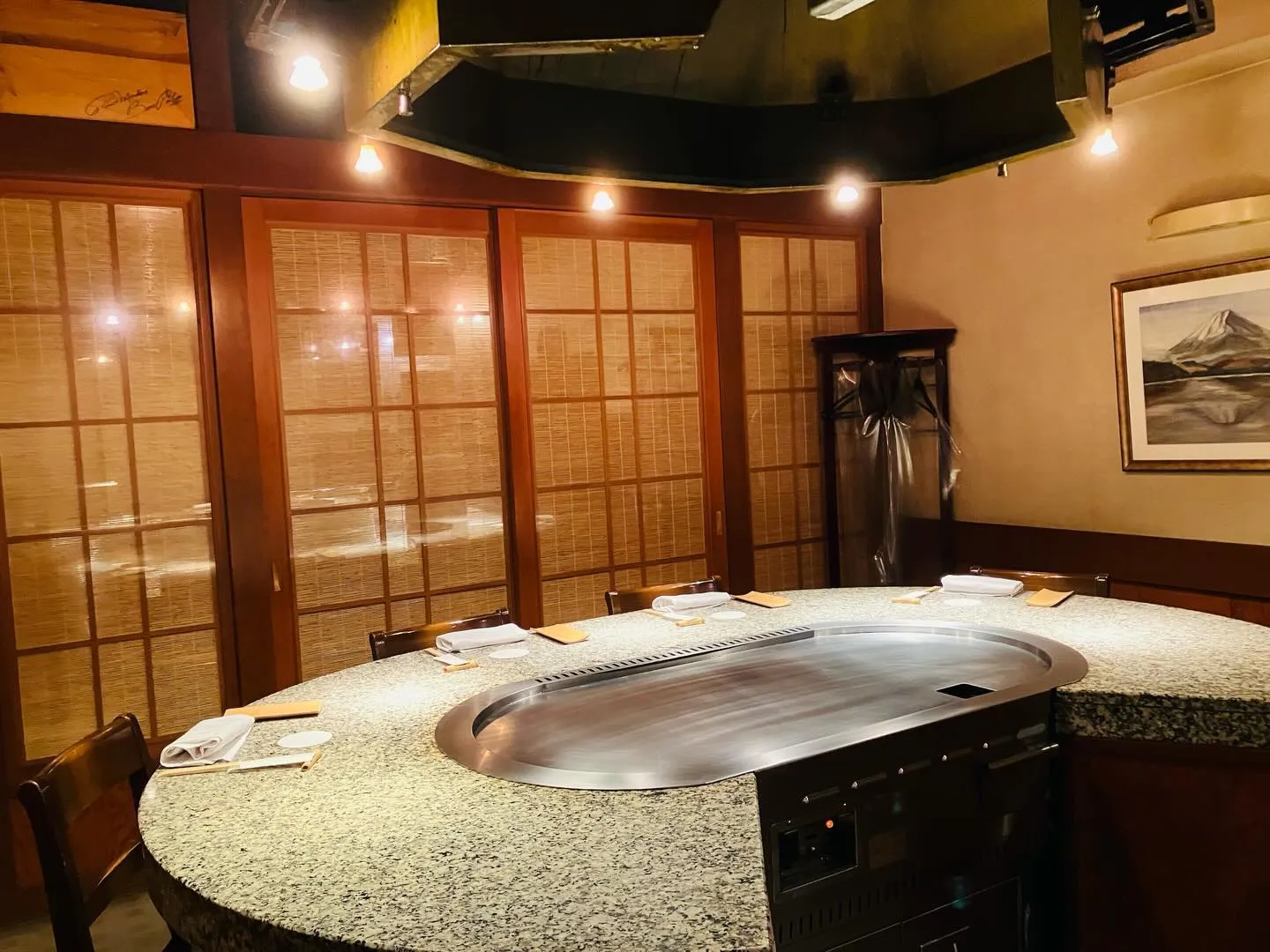 浅草の鉄板焼き系すてぇき屋すきずきでございます♪